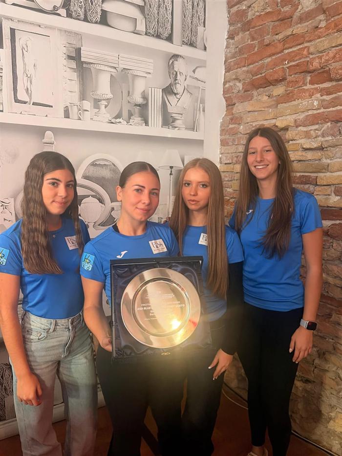 Quattro giovani atlete di ASD Blue Sport Academy Vasto con la targa FITP